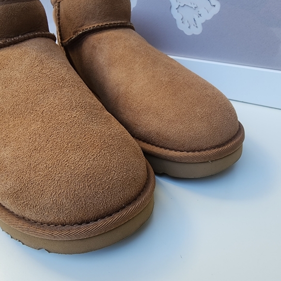 UGG Australia Ultra Mini Boots Chestnut Color Size US 10 - Picture 5 of 16